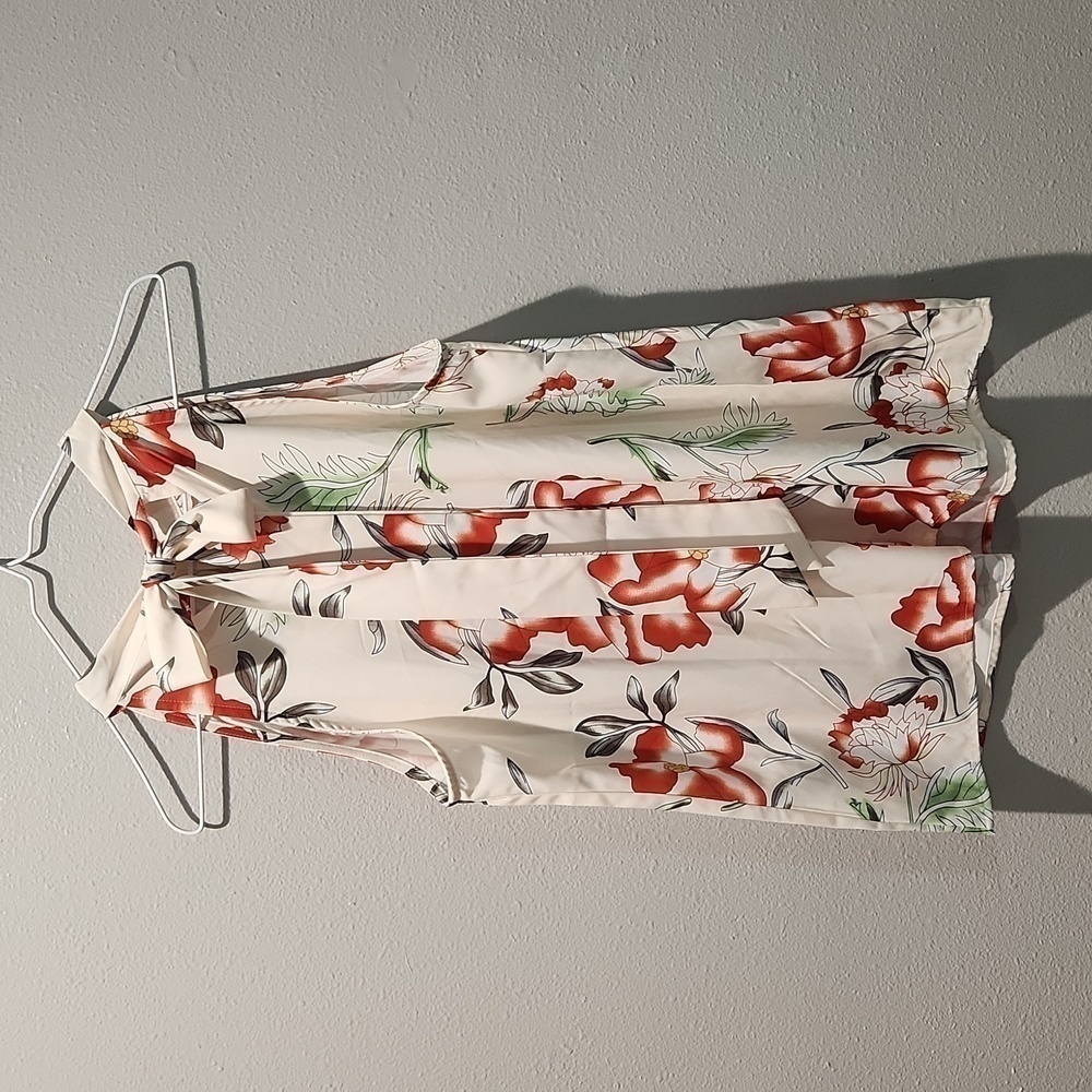 Womans Off White Floral Halter Top size Medium - Picture 3 of 5